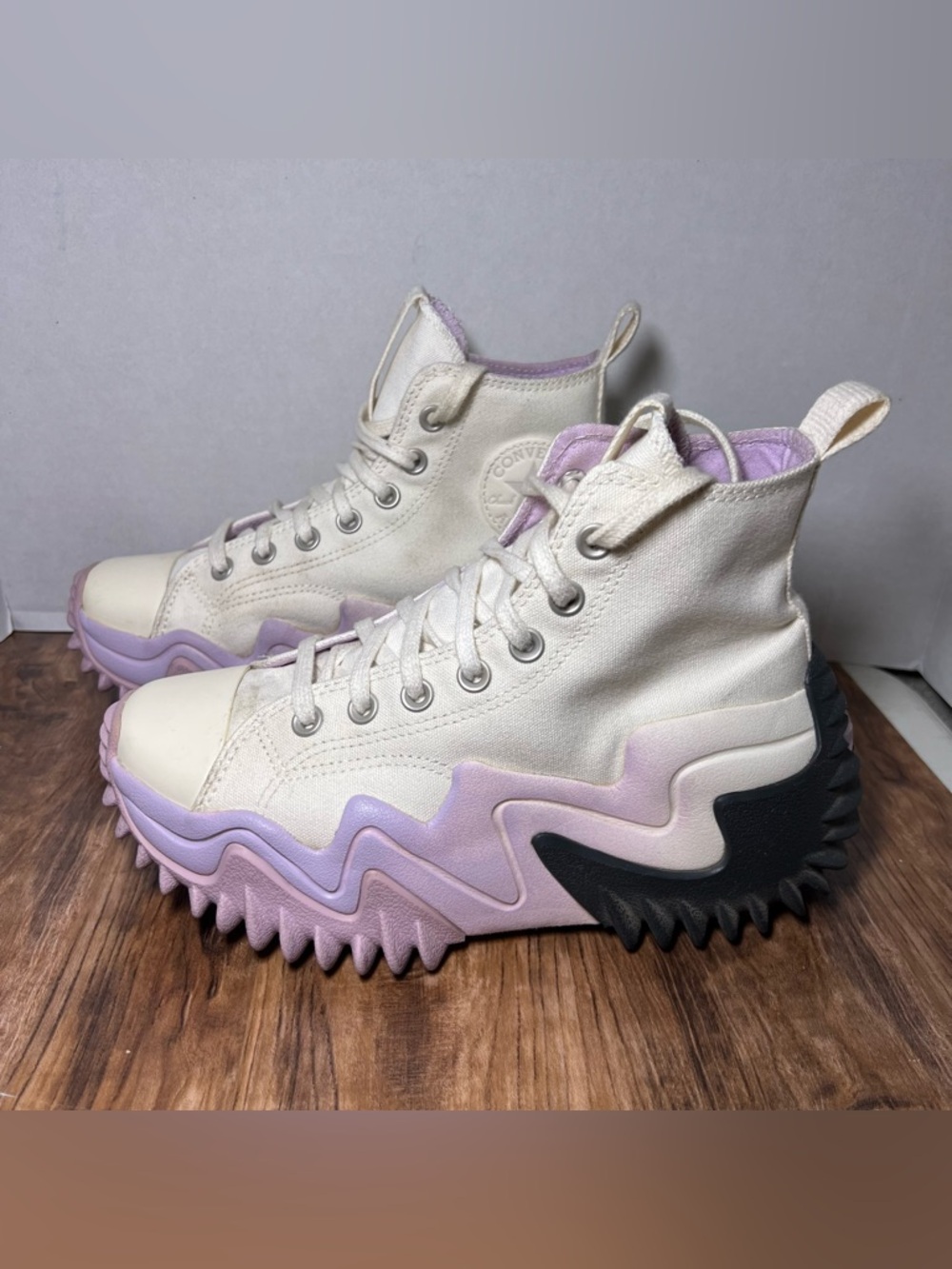 Converse Run Star Motion Purple Ombre
CTAS Hi Platform Chunky women’s size 7
